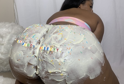 Header of bigbootybreezyy